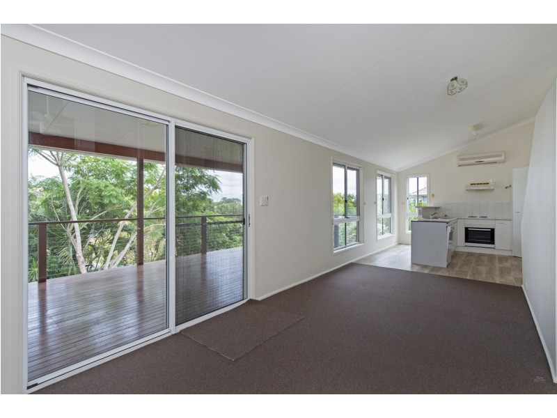 11 Overland Drive, Edens Landing QLD 4207