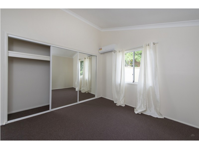 11 Overland Drive, Edens Landing QLD 4207