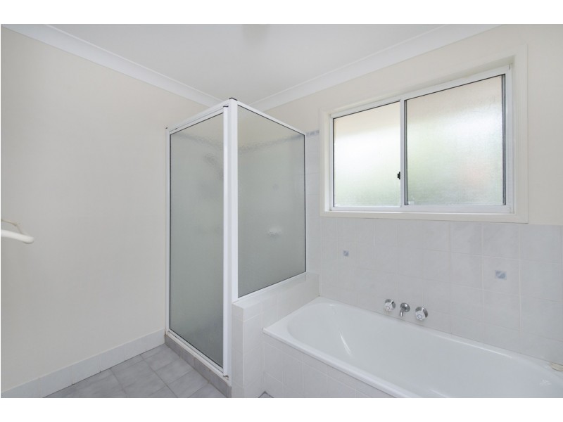 11 Overland Drive, Edens Landing QLD 4207