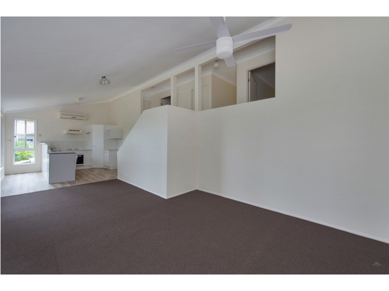 11 Overland Drive, Edens Landing QLD 4207