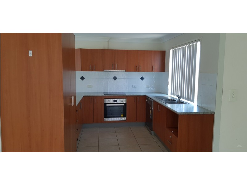 2/16 Ferncliffe Street, Upper Coomera QLD 4209