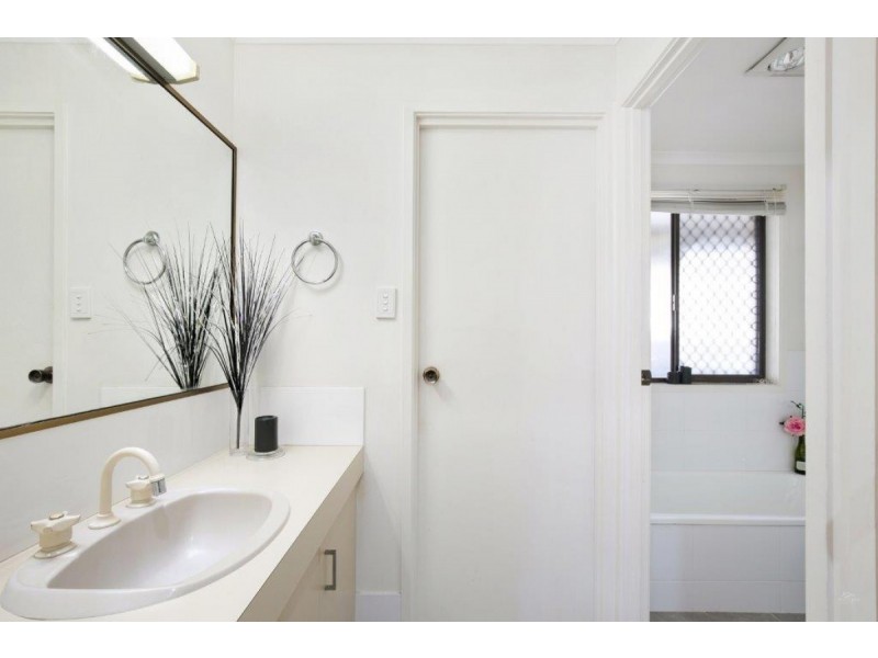 2 Plum Parade, Nerang QLD 4211