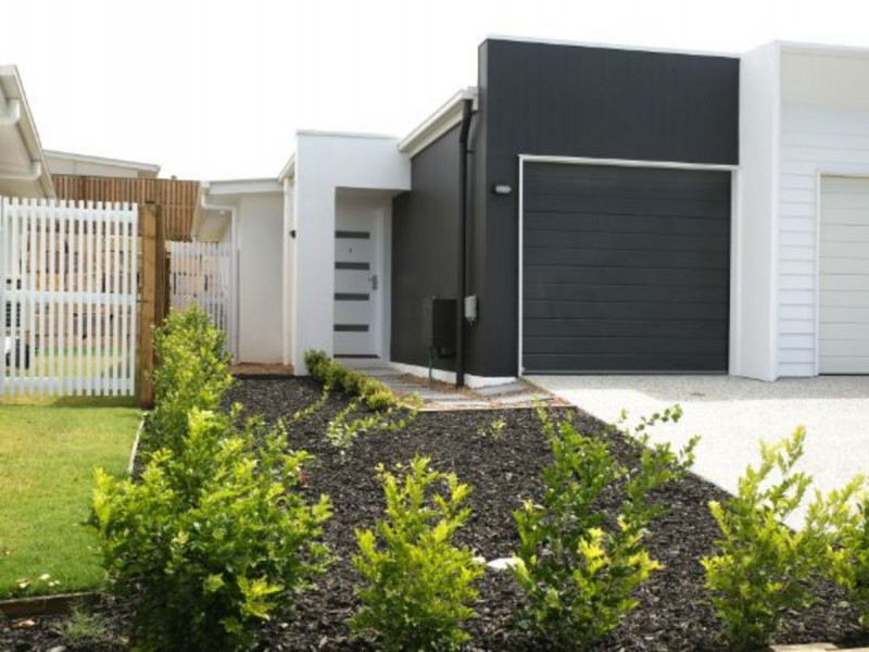 2/12 Peak Crescent, Pimpama QLD 4209