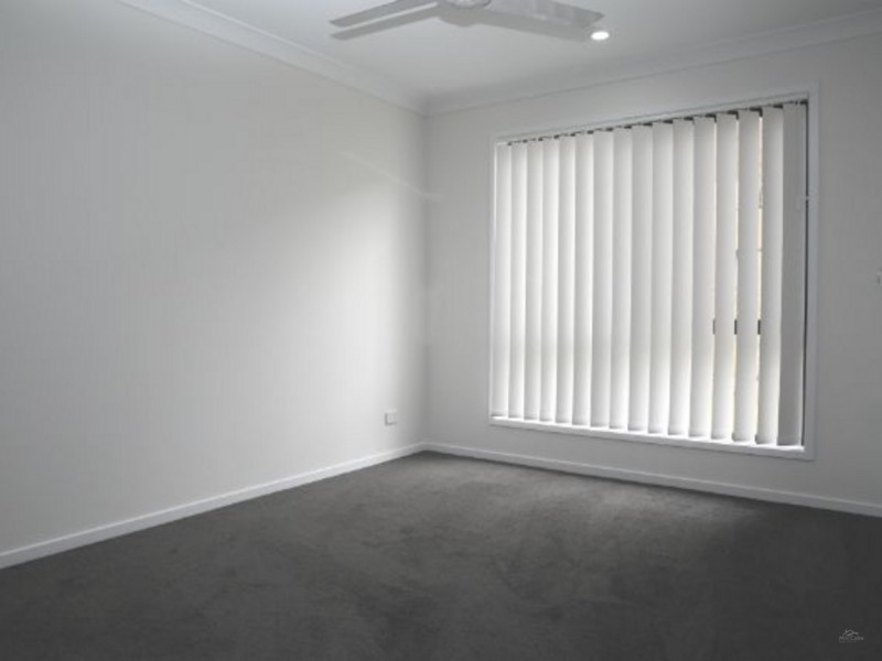 2/12 Peak Crescent, Pimpama QLD 4209
