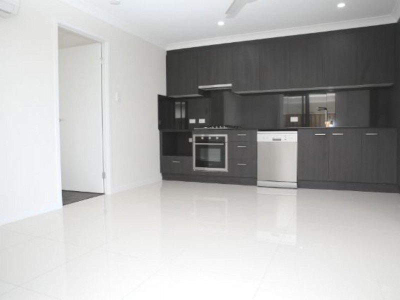 2/12 Peak Crescent, Pimpama QLD 4209