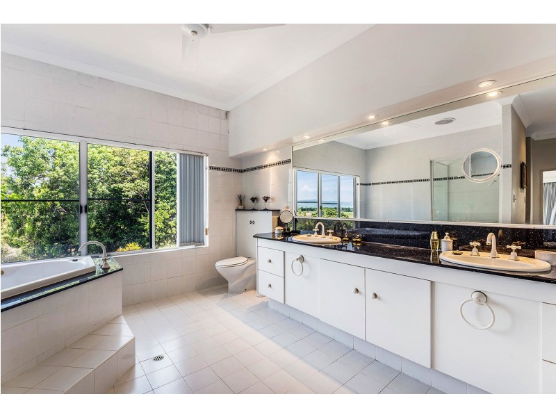 3 Seaview Court, Rocky Point QLD 4873