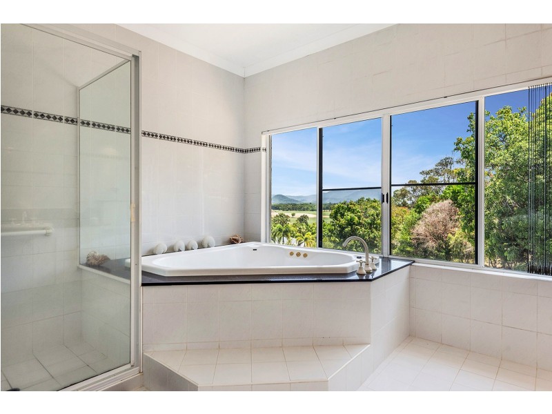 3 Seaview Court, Rocky Point QLD 4873