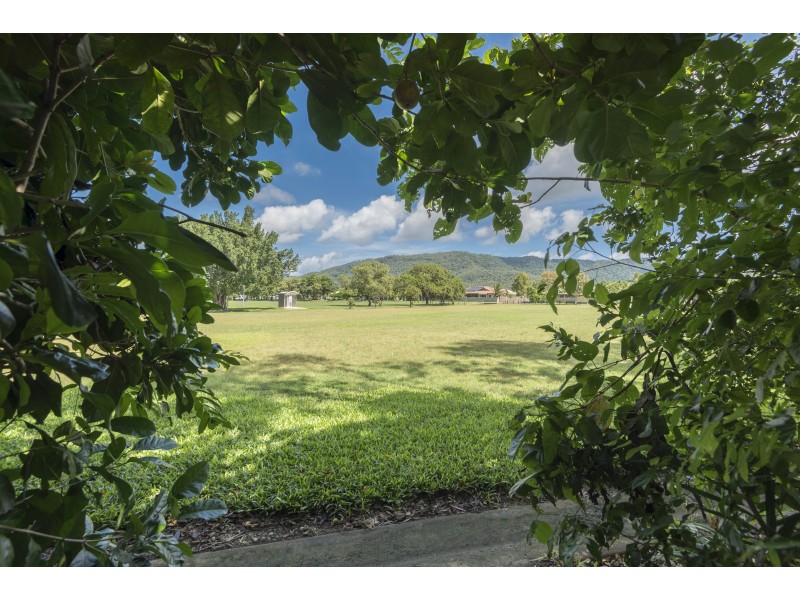 18 Sandpiper St, Port Douglas QLD 4877