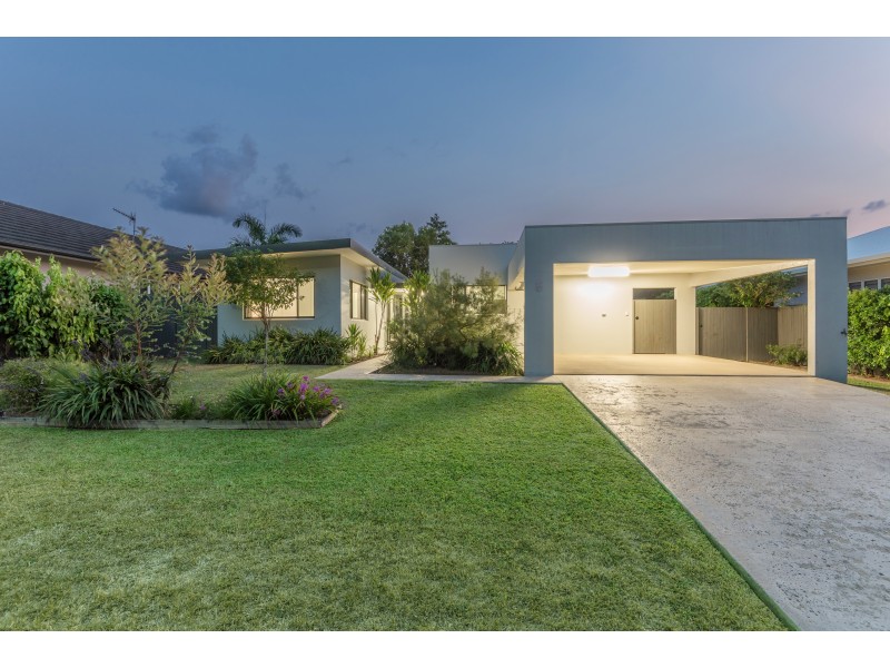 6 Lou Prince Dr, Cooya Beach QLD 4873