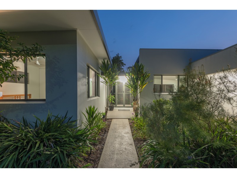 6 Lou Prince Dr, Cooya Beach QLD 4873