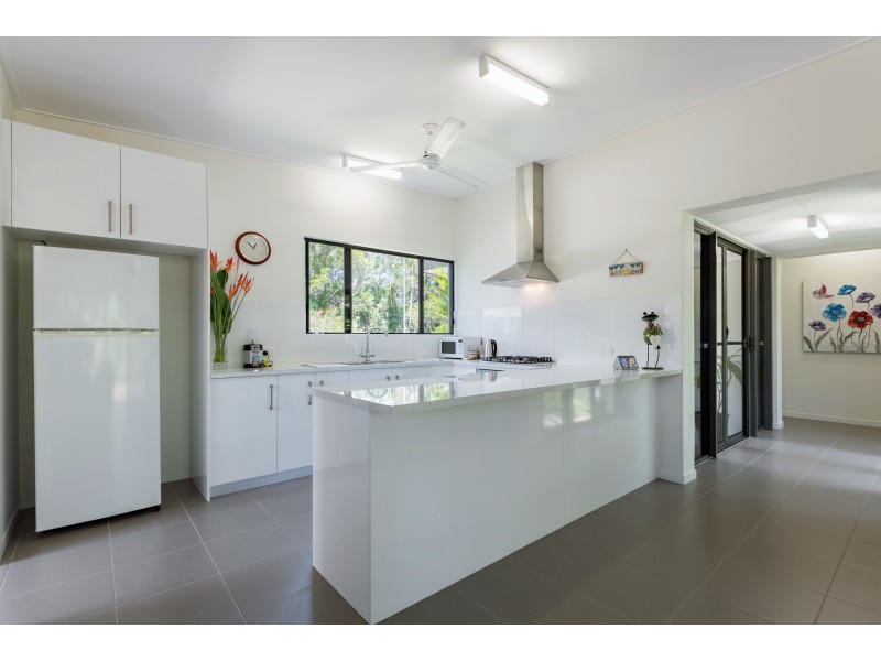 6 Lou Prince Dr, Cooya Beach QLD 4873