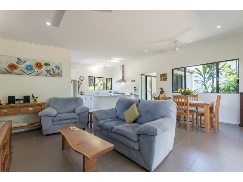 6 Lou Prince Dr, Cooya Beach QLD 4873