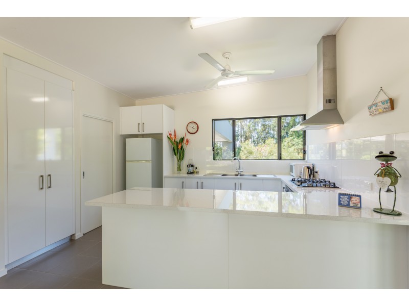 6 Lou Prince Dr, Cooya Beach QLD 4873