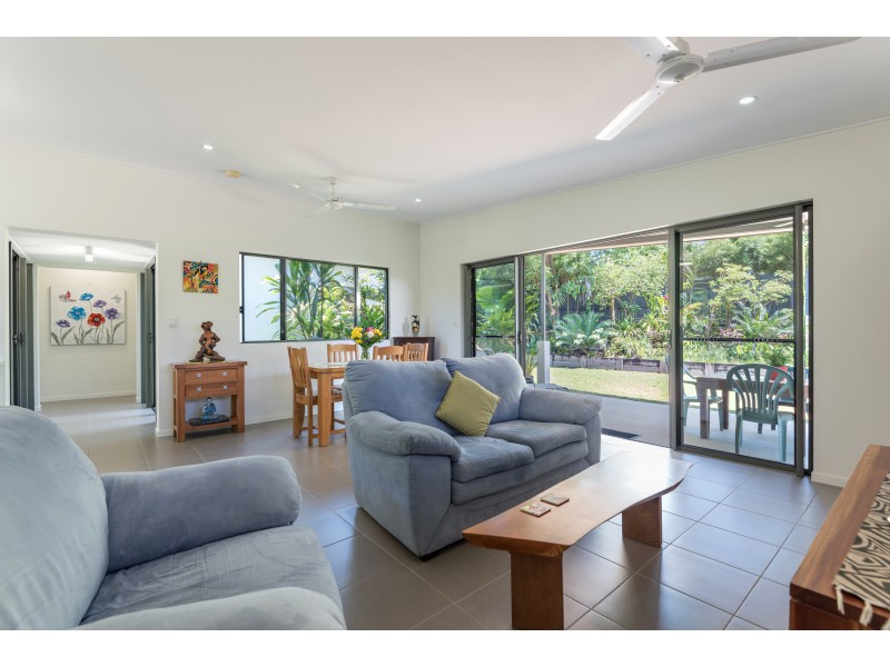 6 Lou Prince Dr, Cooya Beach QLD 4873