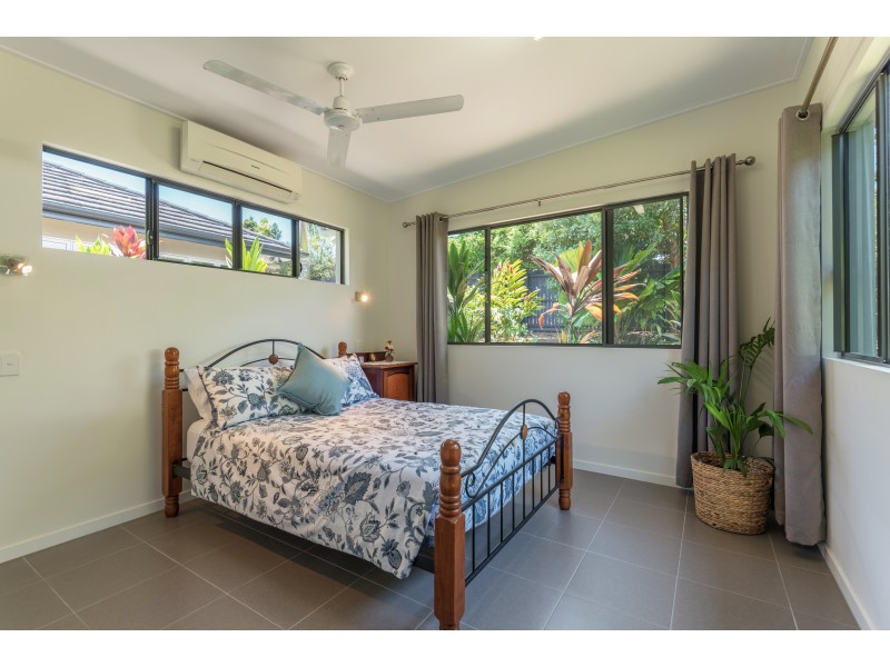 6 Lou Prince Dr, Cooya Beach QLD 4873