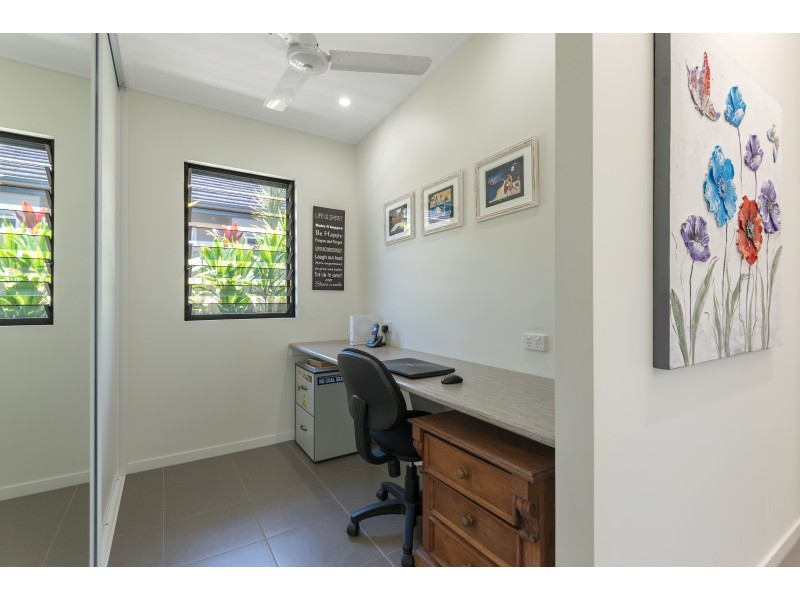 6 Lou Prince Dr, Cooya Beach QLD 4873