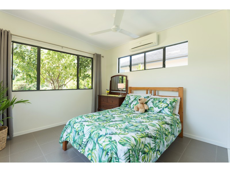 6 Lou Prince Dr, Cooya Beach QLD 4873