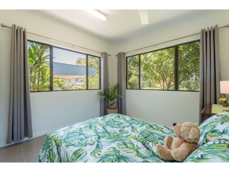 6 Lou Prince Dr, Cooya Beach QLD 4873