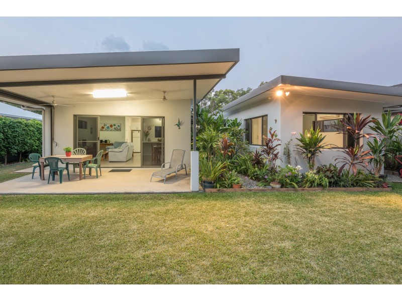 6 Lou Prince Dr, Cooya Beach QLD 4873