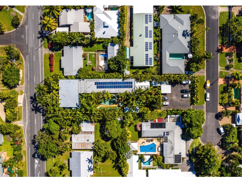 32 Veivers Rd, Palm Cove QLD 4879