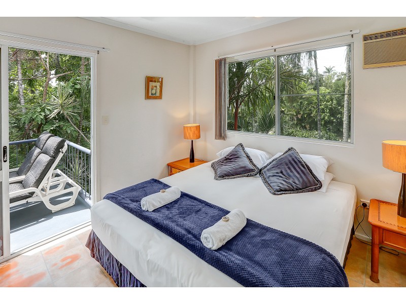 32 Veivers Rd, Palm Cove QLD 4879