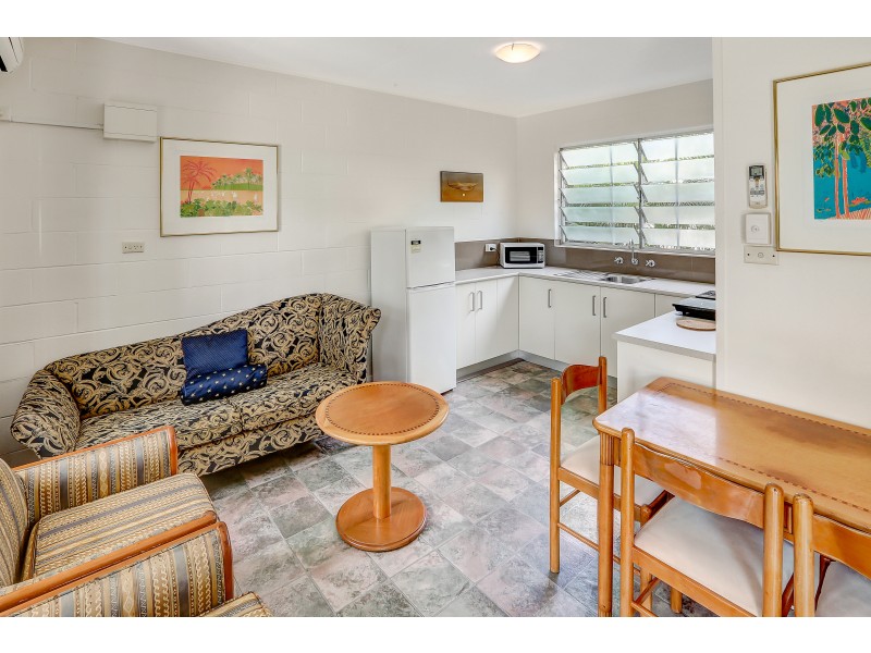 32 Veivers Rd, Palm Cove QLD 4879