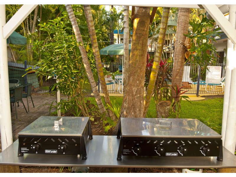 32 Veivers Rd, Palm Cove QLD 4879