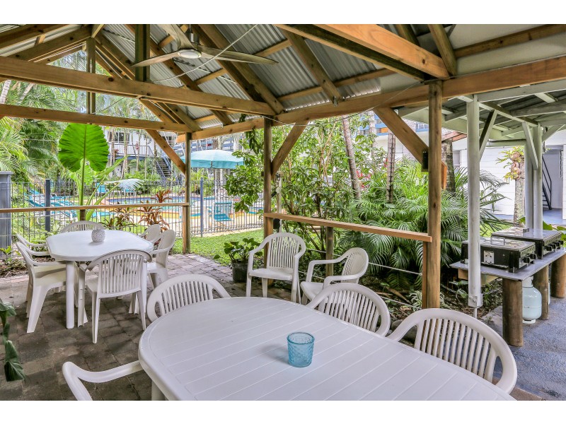 32 Veivers Rd, Palm Cove QLD 4879