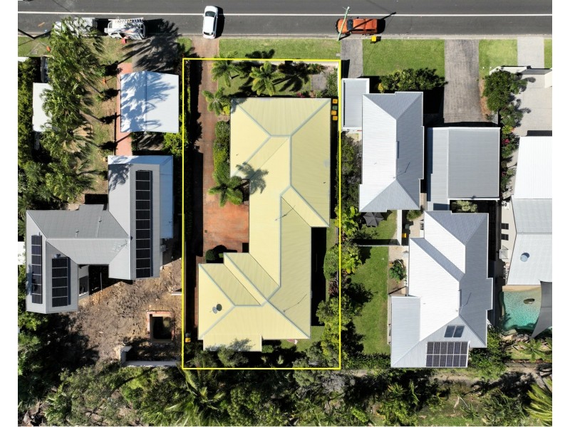 Duplex 1/60 Cedar Rd, Palm Cove QLD 4879