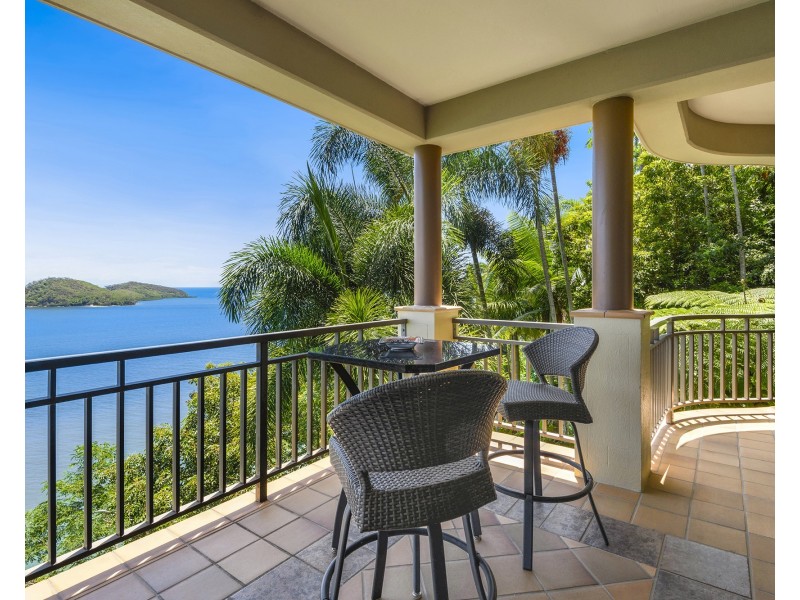 1 ‘Munbilla’ / 17 Colonel Cummings Dr, Palm Cove QLD 4879