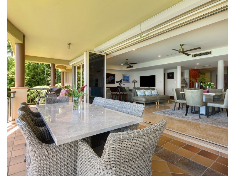 1 ‘Munbilla’ / 17 Colonel Cummings Dr, Palm Cove QLD 4879