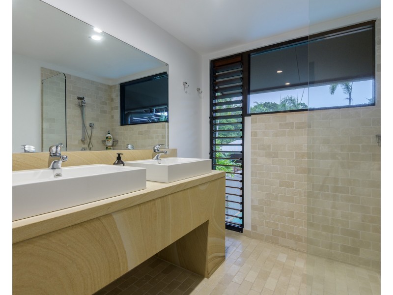 35 Beachfront Mirage Dr, Port Douglas QLD 4877