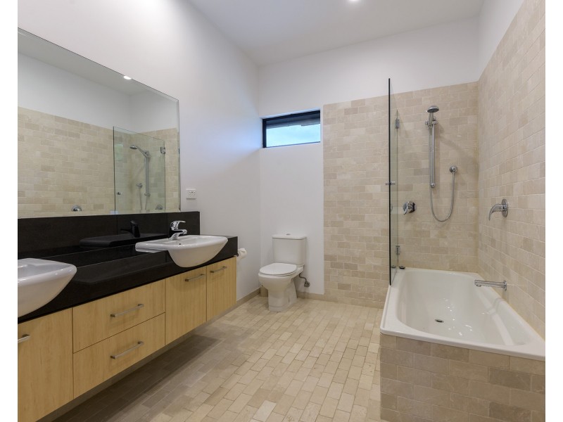 35 Beachfront Mirage Dr, Port Douglas QLD 4877