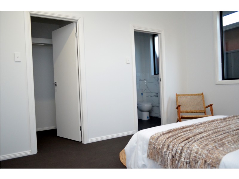 92a,92b, 92c Cross Keys Road, Brahma Lodge SA 5109