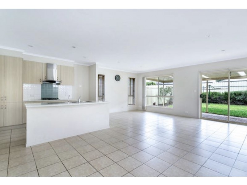 27 Leander Crescent, Greenacres SA 5086