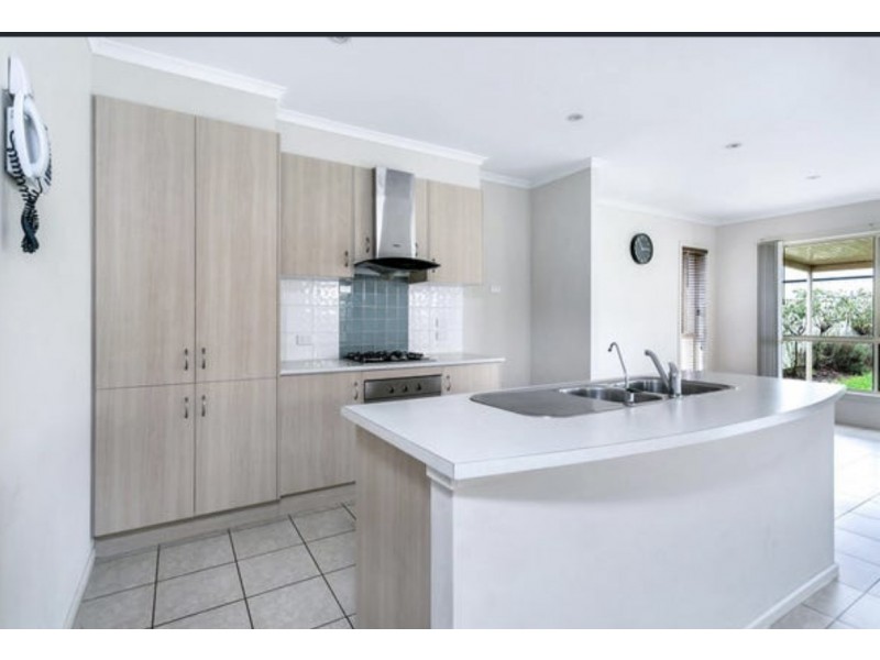 27 Leander Crescent, Greenacres SA 5086