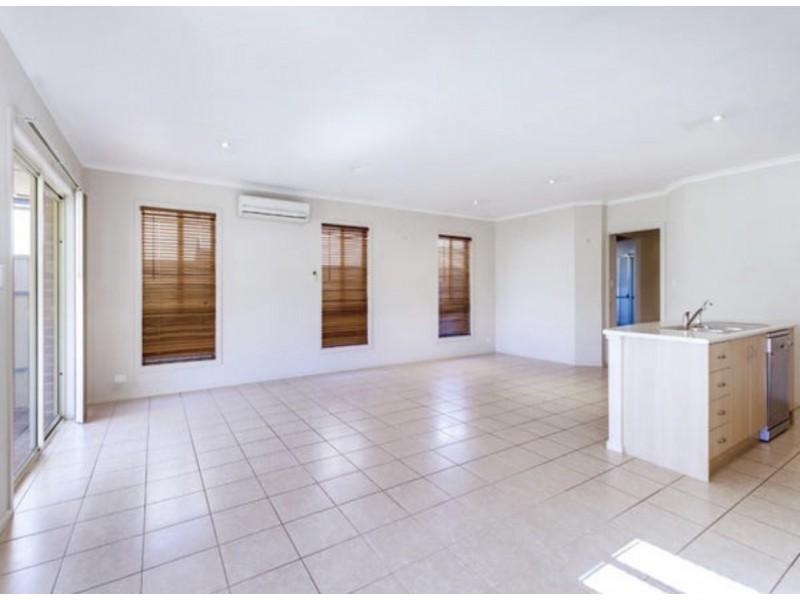 27 Leander Crescent, Greenacres SA 5086