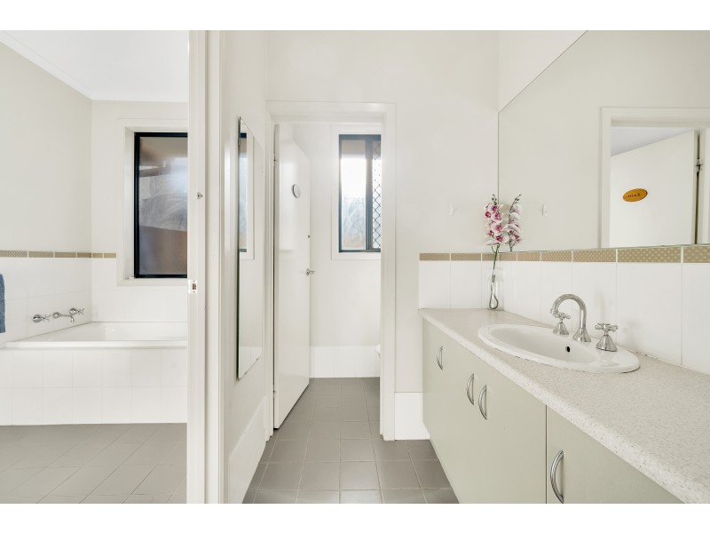 4A Melrose Avenue, Clearview SA 5085