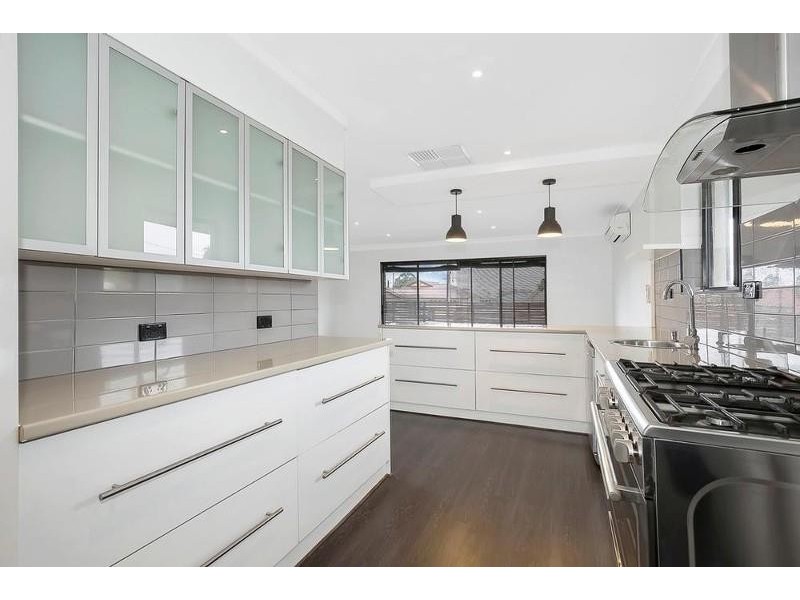 12 Redhill Road, Para Vista SA 5093