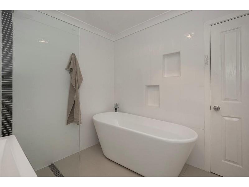 12 Redhill Road, Para Vista SA 5093