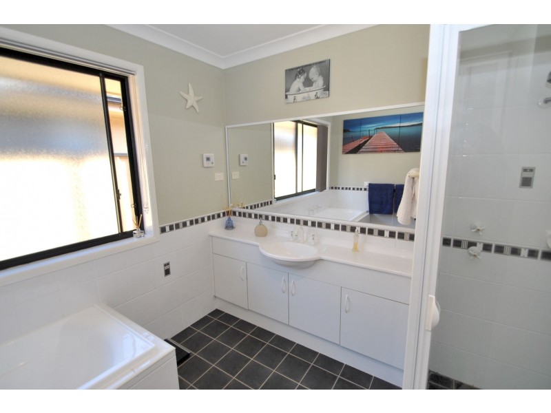 18 Stott Crescent, Callala Bay NSW 2540