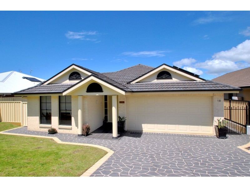 18 Stott Crescent, Callala Bay NSW 2540