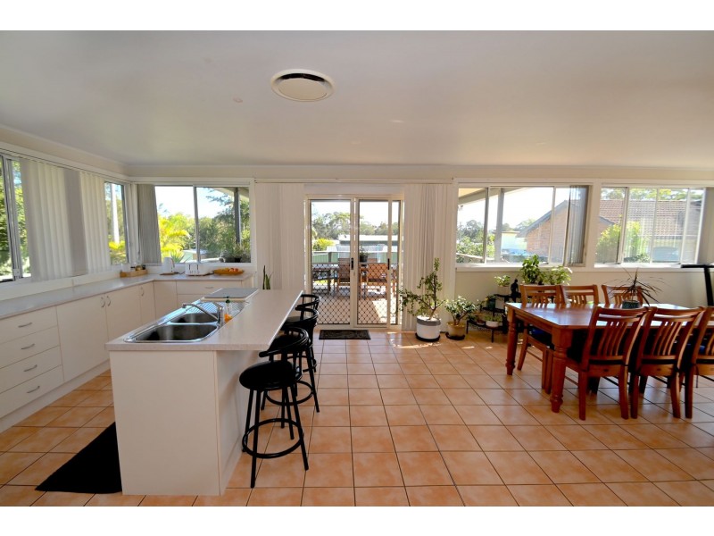 233 Macleans Point Road, Sanctuary Point NSW 2540