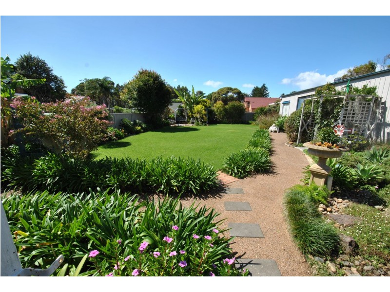 104 Prince Edward Avenue, Culburra Beach NSW 2540