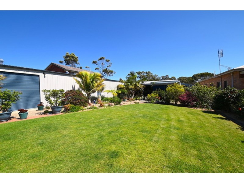 104 Prince Edward Avenue, Culburra Beach NSW 2540
