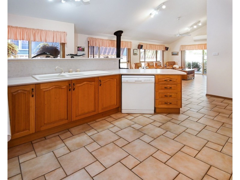 15 Queen Mary Street, Callala Beach NSW 2540