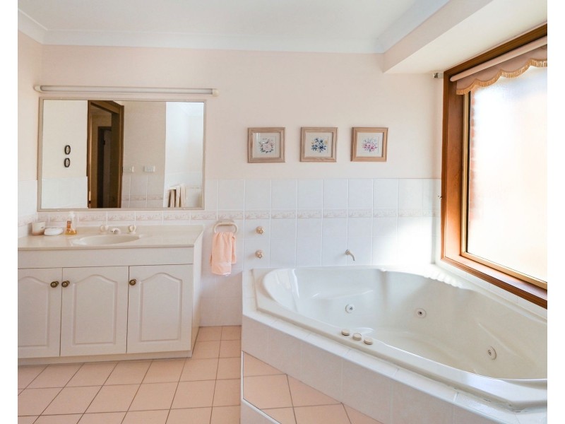 15 Queen Mary Street, Callala Beach NSW 2540
