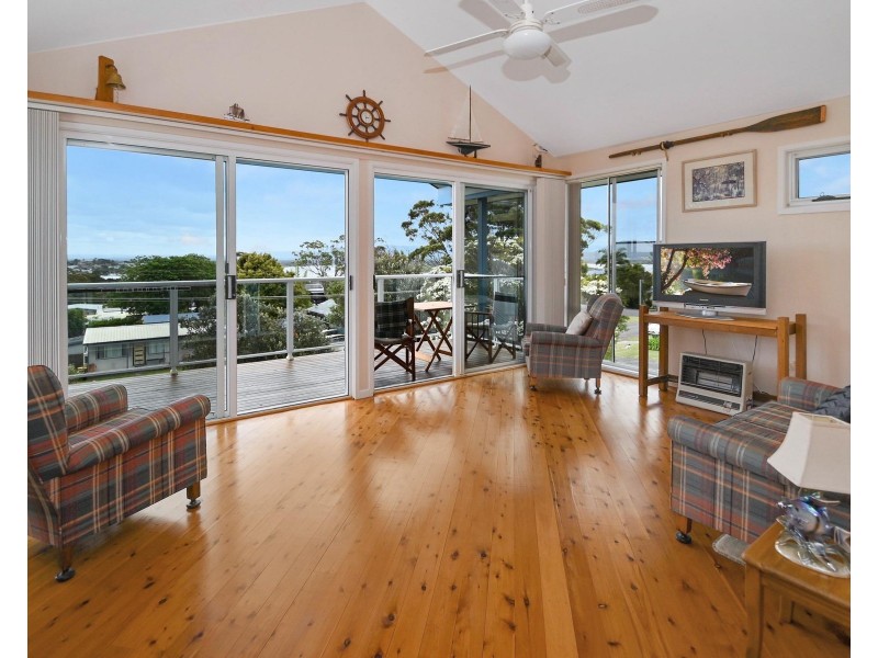 8 Ophir Street, Orient Point NSW 2540