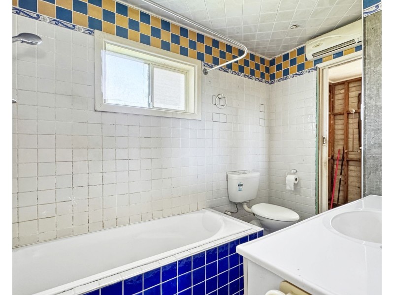 11 Orsova Parade, Orient Point NSW 2540