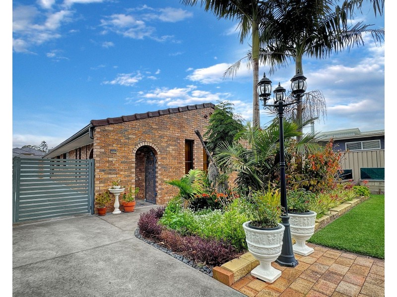 19 Queen Mary Street, Callala Beach NSW 2540